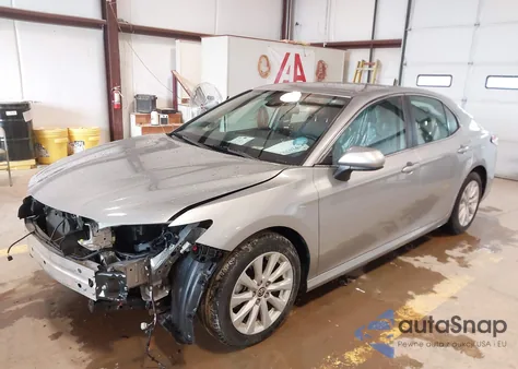 2020 Toyota Camry Le из США, поврежденный, VIN 4T1C11AK6LU365596